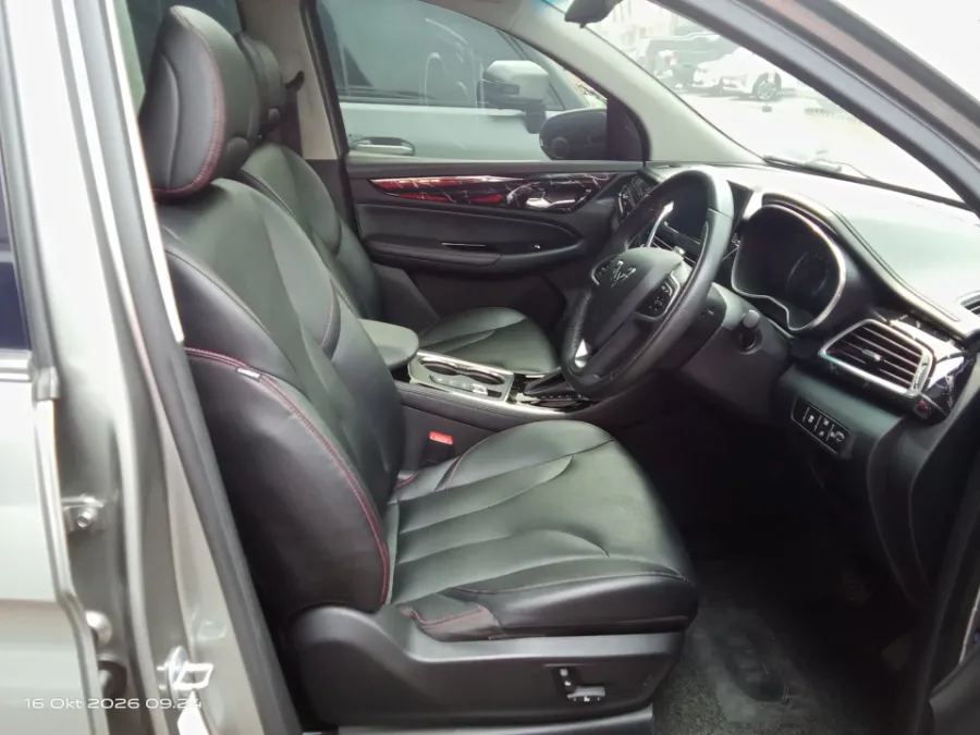 Foto Mobil Bekas Kabin Depan Wuling Cortez 1.5 L T Lux tahun 2022